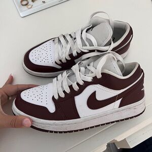 Nike women’s brown low dunks